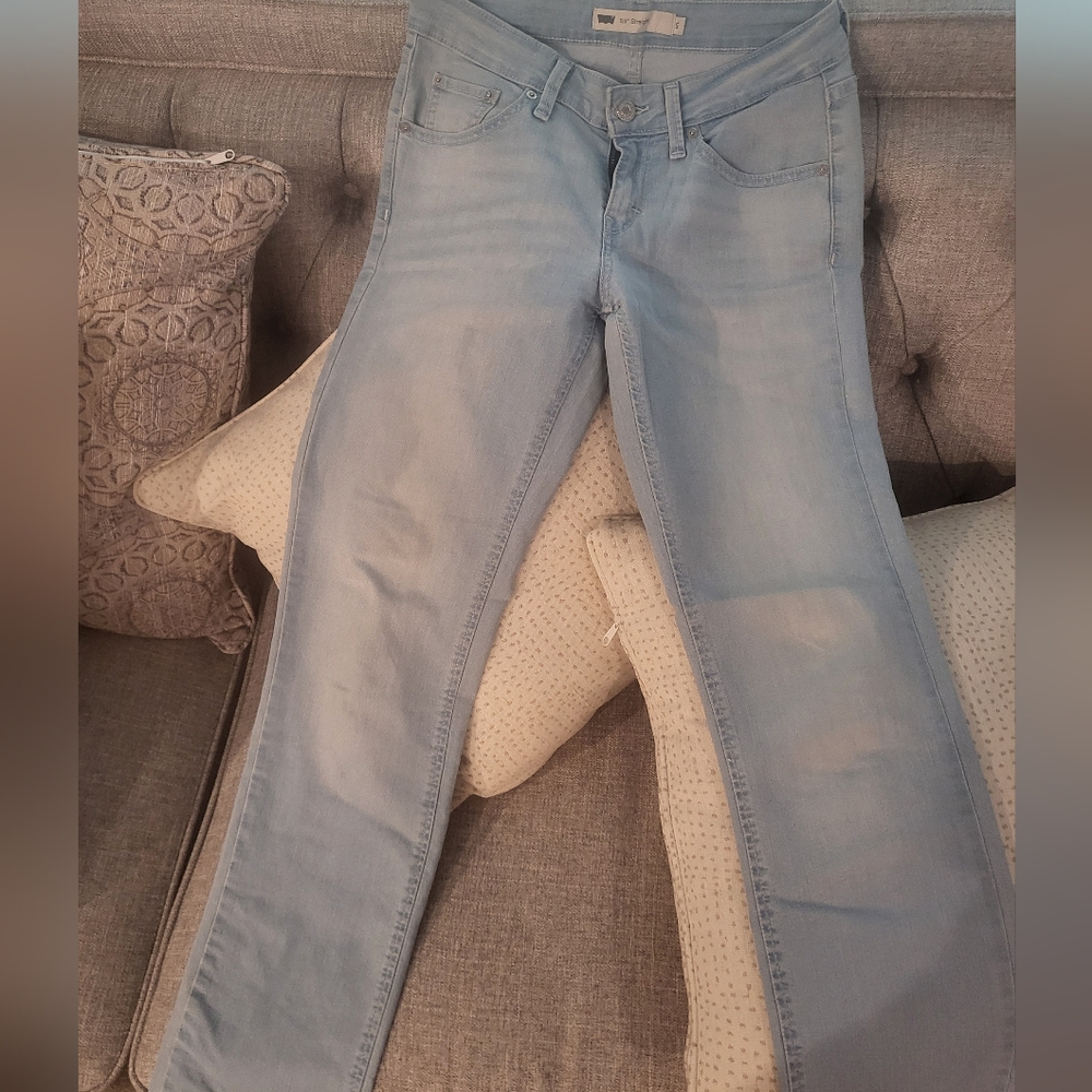 Levi's - Picture 1 of 5